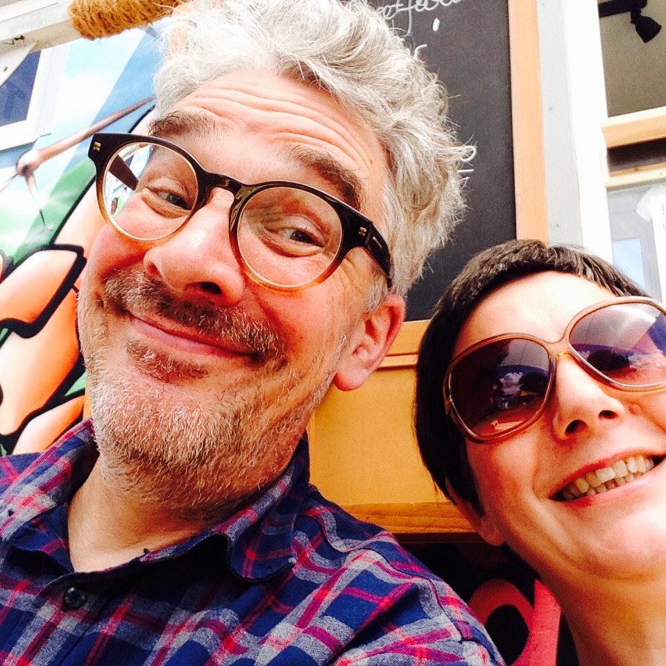 Selfie: Marek und Ilona beim MUDDI Markt